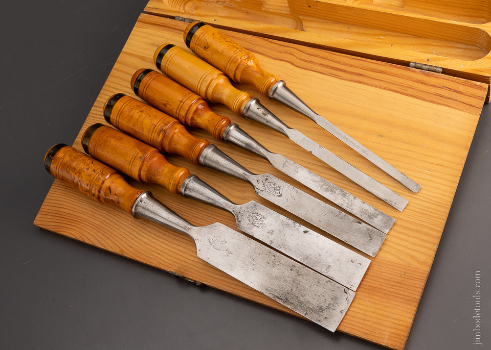 Very Fine E.A. BERG Set of 6 Bevel Edge Socket Chisels Near Mint in Box - 105406