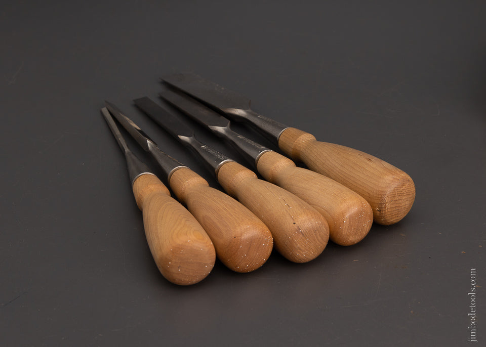 LIE NIELSEN Bevel Edge Chisels Mint in Boxes - 105602