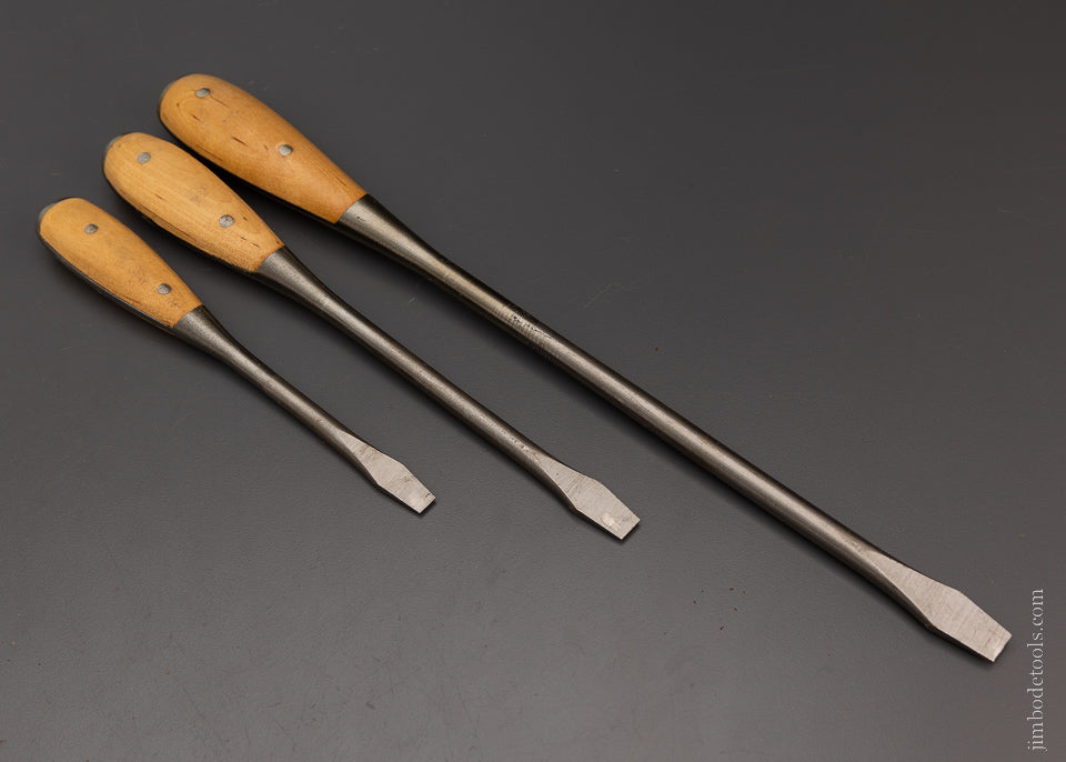 New Old Stock IRWIN Screwdrivers 8 1/2 to 16 1/4 inches long.105691