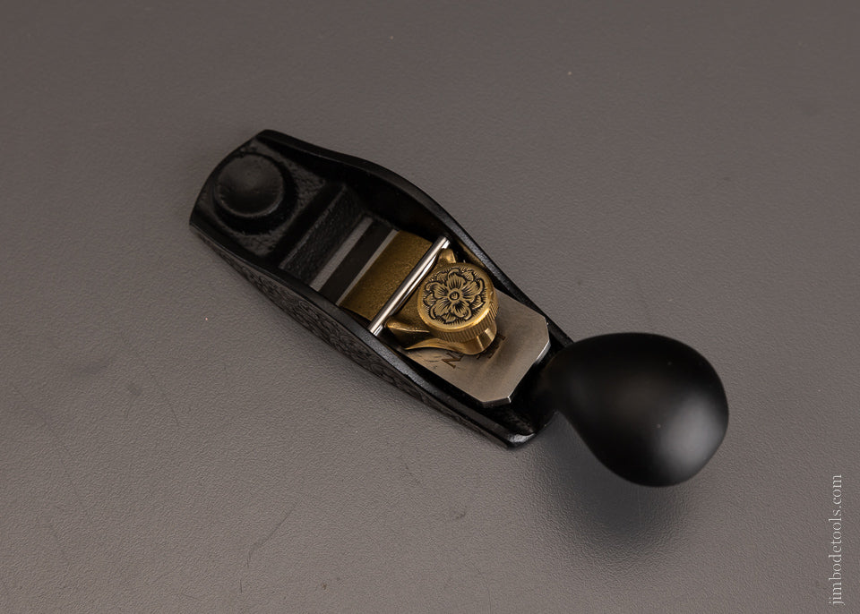 LIE NIELSEN No. 100 Model Maker’s Block Plane Engraved by MIKHAIL DAVYDOV Mint in Box - 106088