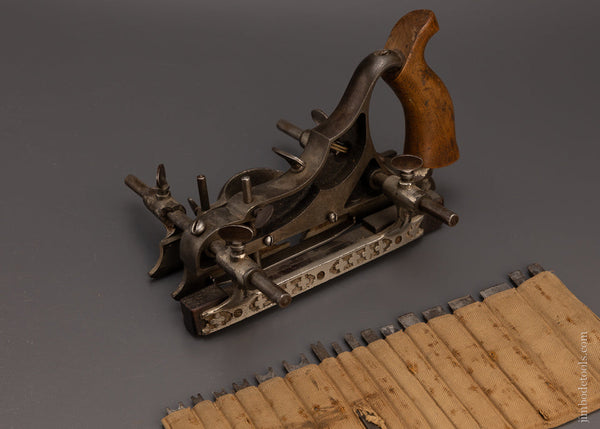 Fine SIEGLEY TOOL CO. Early Patent Combination Plane with Full Set of Cutters - 106917