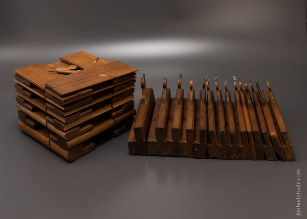 Amazing & Crisp Set of 23 Planes by IOHN GREEN incl. Hollow & Round & Moulding Planes 18th Century - 107117