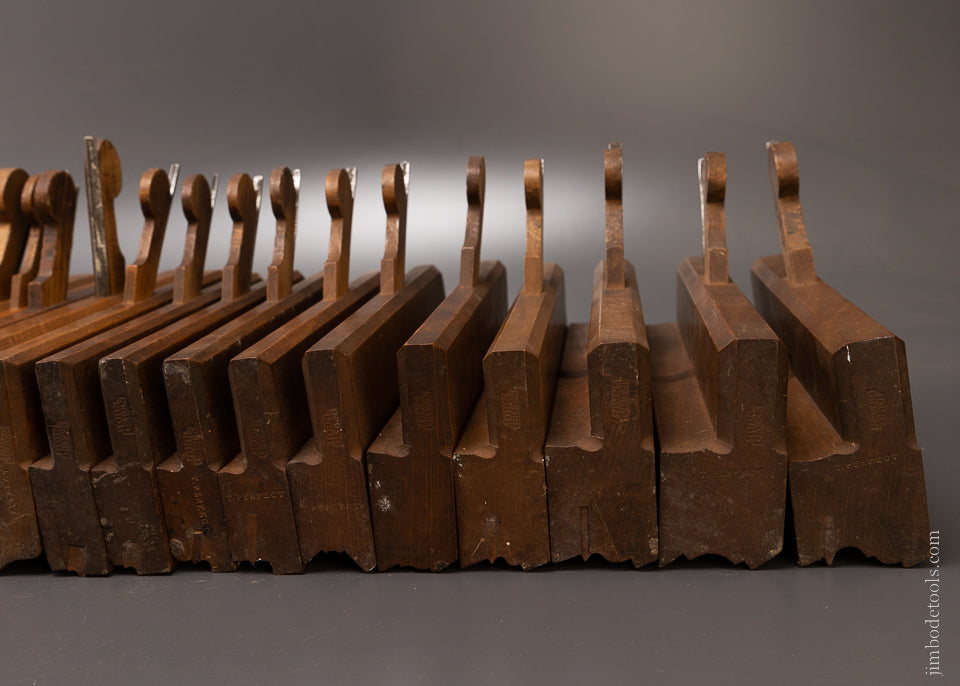 Amazing & Crisp Set of 23 Planes by IOHN GREEN incl. Hollow & Round & Moulding Planes 18th Century - 107117