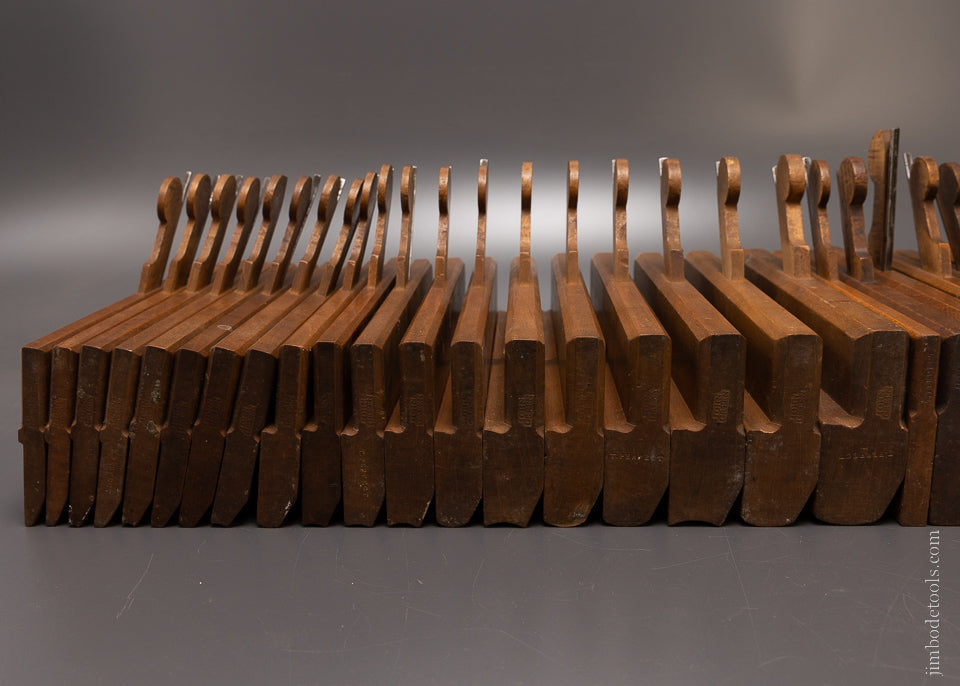 Amazing & Crisp Set of 23 Planes by IOHN GREEN incl. Hollow & Round & Moulding Planes 18th Century - 107117