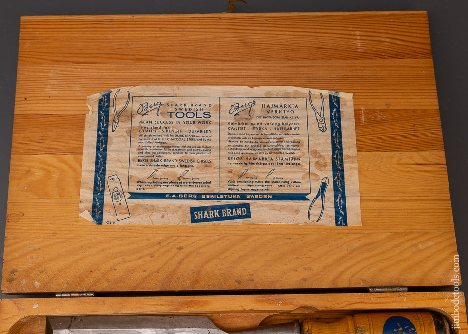 Really Fine Set of E.A. BERG ESKILSTUNA SWEDEN Bevel Edge Socket Chisels in Original Box - 107823