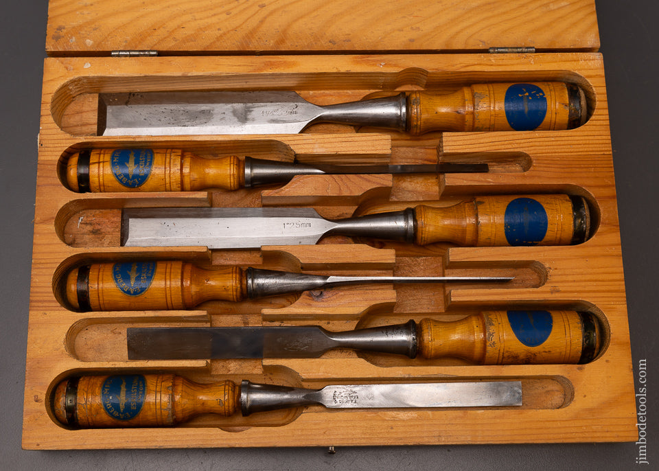 Really Fine Set of E.A. BERG ESKILSTUNA SWEDEN Bevel Edge Socket Chisels in Original Box - 107823