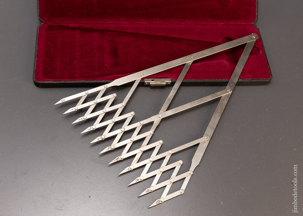 Spider Dividers Mint in Box - 108724