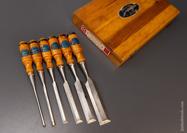 Very Fine E.A. BERG Set of 6 Bevel Edge Socket Chisels Near Mint in Box - 109873