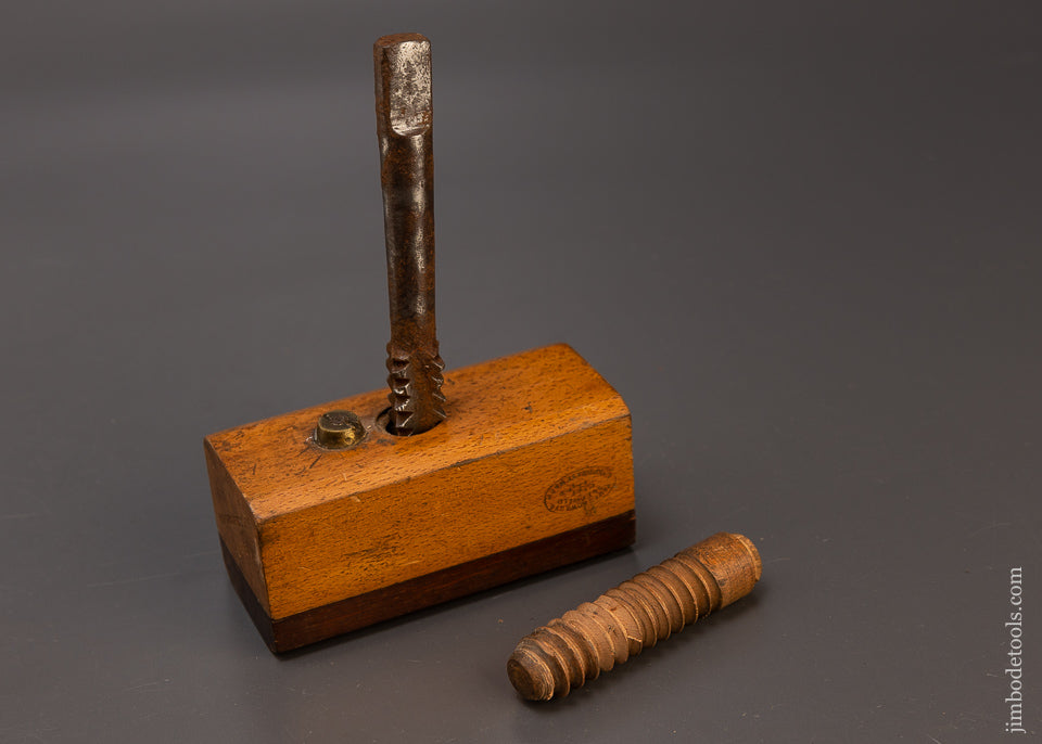 HOWARTH 5/8 Inch Thread Box & Tap - 110089