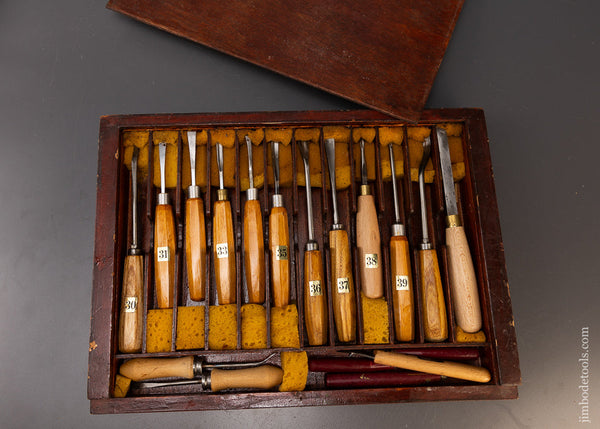 Fine Set of 18 Carving Tools in Custom Box - 110466 – Jim Bode Tools
