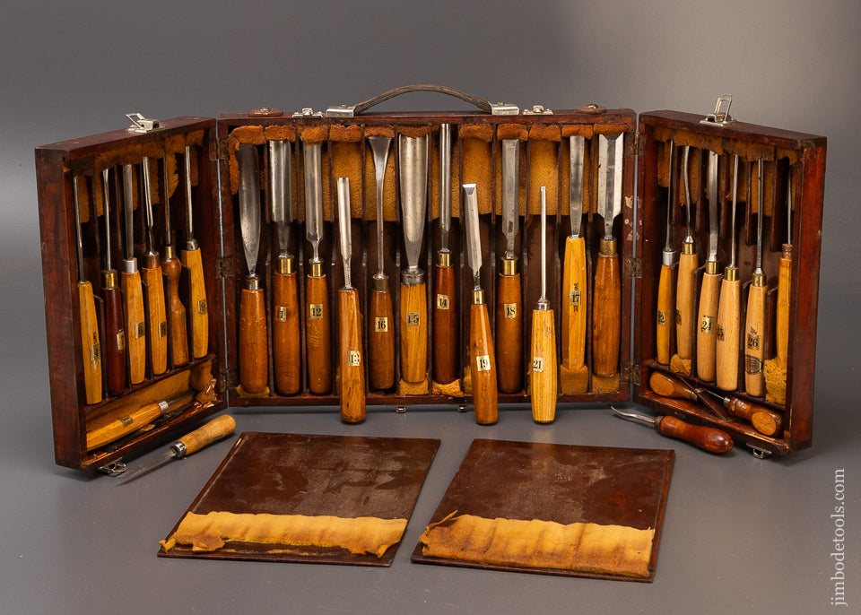 Fine Custom Boxed Set of 30 Carving Tools - 110467
