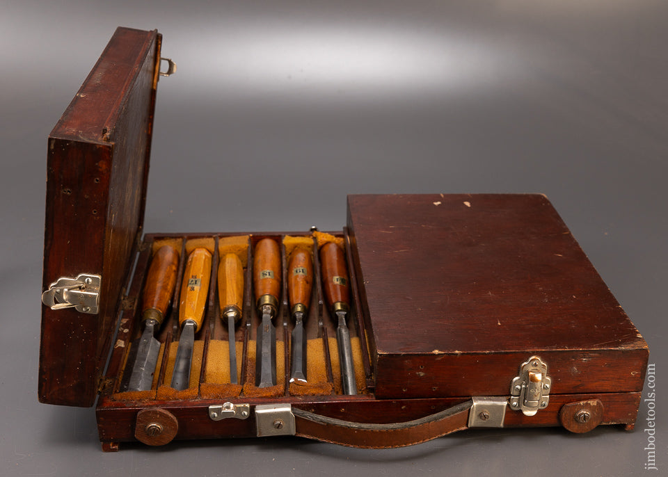 Fine Custom Boxed Set of 30 Carving Tools - 110467