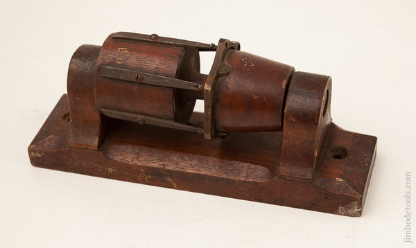 2 7/8 x 10 1/8 inch YAEGER 1867 Patent Leather Lace Rounder by HUBER PHILADA 