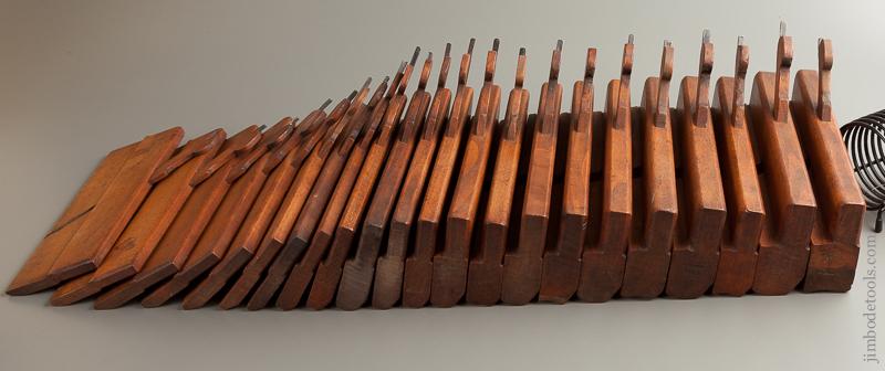 Great User Set of 22 J.W. MASSEY PHILADA Hollows & Rounds Molding Planes circa 1803-31 WOW! - 76011