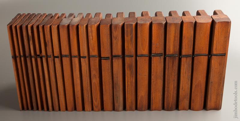 Great User Set of 22 J.W. MASSEY PHILADA Hollows & Rounds Molding Planes circa 1803-31 WOW! - 76011