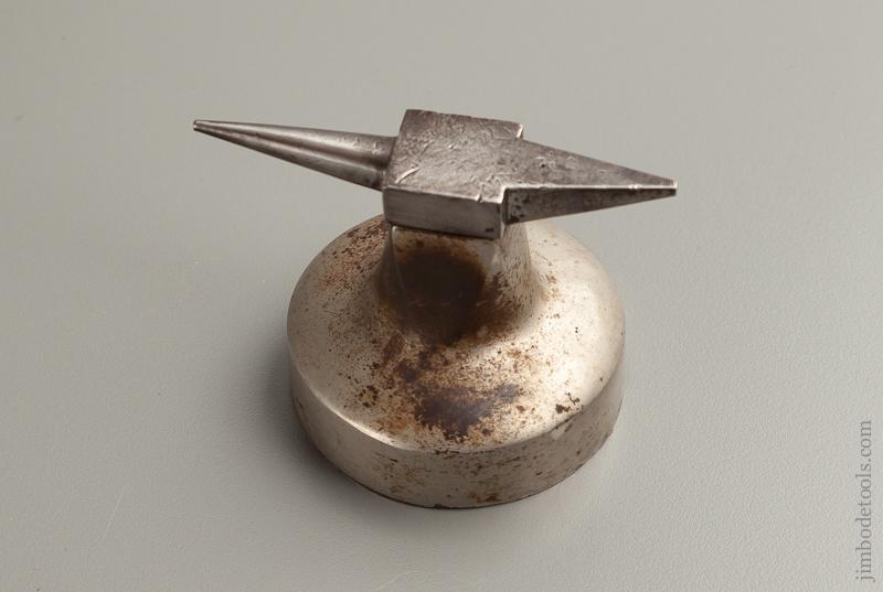 One pound Ten ounce Anvil - 76307