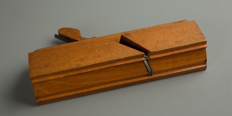 Extra Fine! 2 1/2 inch B.F. BERRY Crispy Complex Molding Plane circa 1840 WATERTOWN NY - 76679