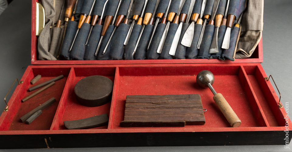 Awesome Woodcarver's Tool Chest Filled With 200 Carving Chisels - 79410