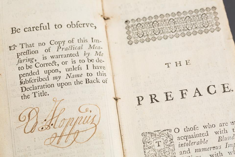 Book:  PRACTICAL MEASURING MADE EASY Printed 1738 by E. HOPPOS - 80538U