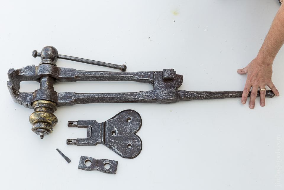 Stunning 17th Century Wrought Iron Vise, Post Vise, Leg Vise - 80838U