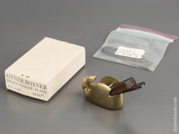 OTNER-BOTNER Brass Whale Plane MINT in its Original Box with Extra Blade - 81388R
