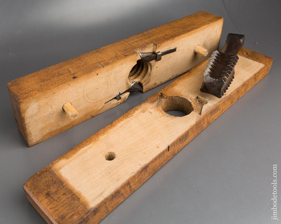 Monster! 2 1/2 inch Thread Box & Tap Set - 84131