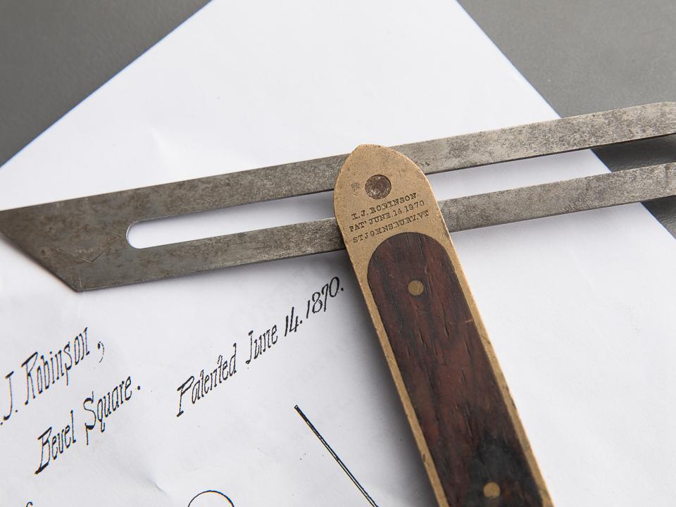 Crisp ROBINSON Patent June 14, 1870 ST. JOHNSBURY Rosewood & Brass Six inch Bevel - 89852U