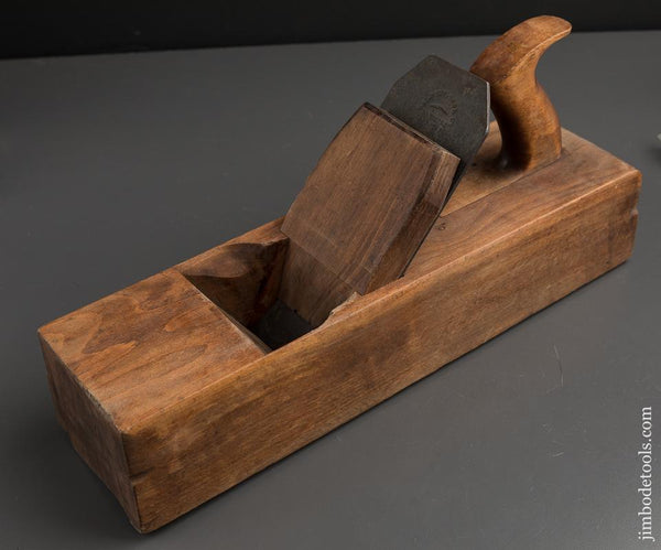Extra Fine! Four inch Wide ARROWMAMMETT No. 485 Handled Beech Ogee Crown Molding Plane circa 1836-57 Middletown, CT - 89877