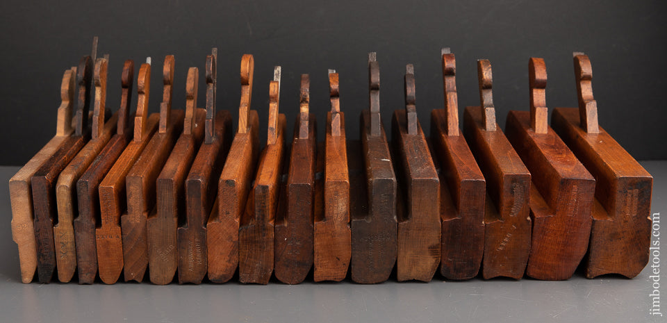 Complete Working Set of 18 Hollows & Rounds Molding Planes - 91319