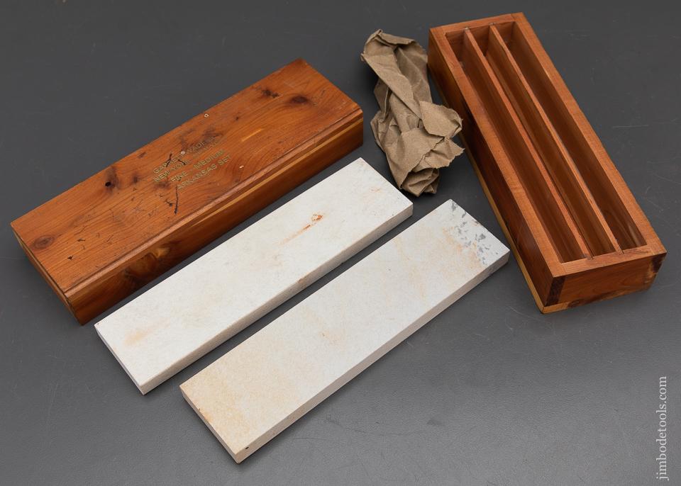 NEW OLD STOCK Fine - Medium GARRETT WADE CO Arkansas Set of Two Sharpening Stones in Original Wooden Box - 93919