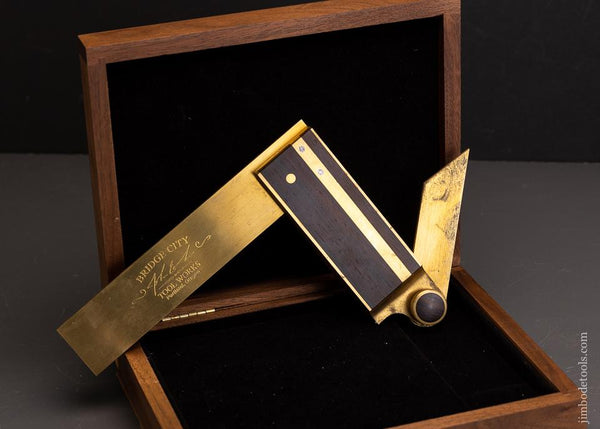 BRIDGE CITY TOOL WORKS Squevel  Mint in Walnut Presentation Box - 95016