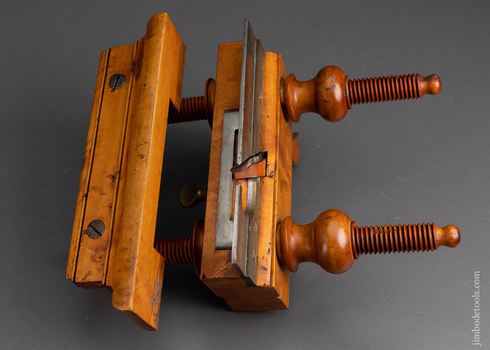 Stunning DEFORREST Solid Boxwood Screw Arm plow Plane - 95330
