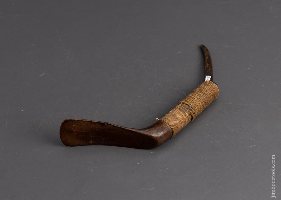 Fine and Delicate Early Crooked knife - 95367