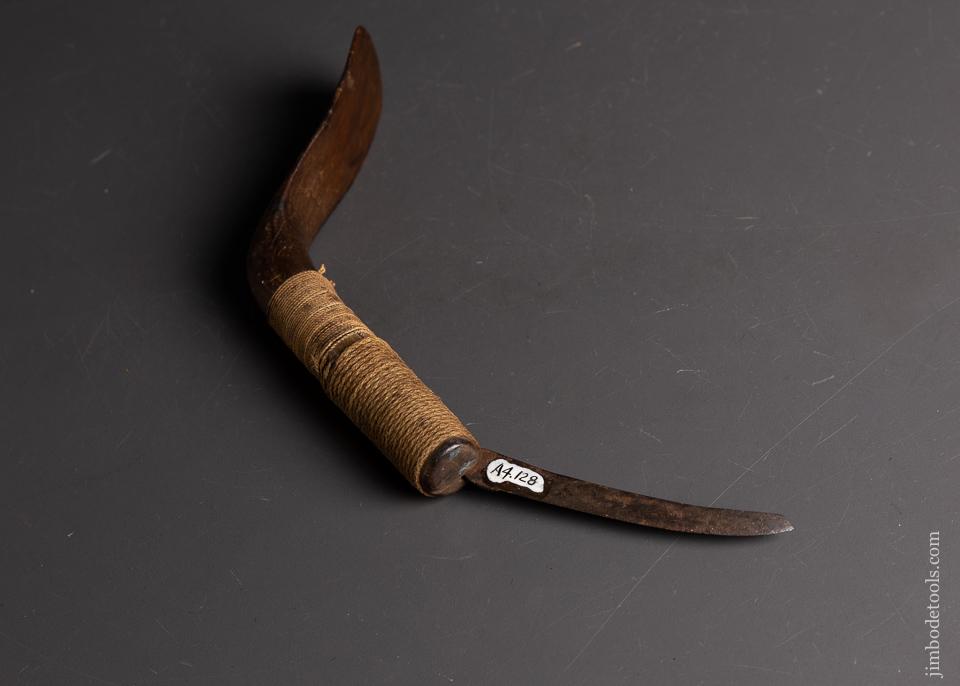 Fine and Delicate Early Crooked knife - 95367