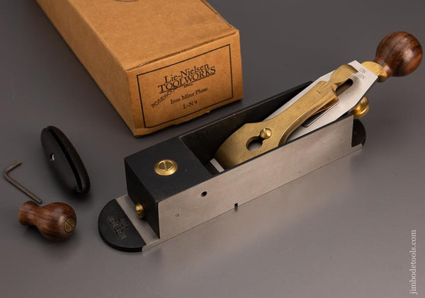 Mint in Box LIE-NIELSEN No. 9 Miter Plane with Rosewood Handles and Hot Dog - 97537