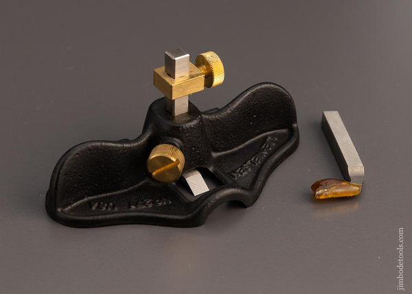 Mint LIE-NIELSEN No. 271 Router Plane with 2 Cutters - 97670