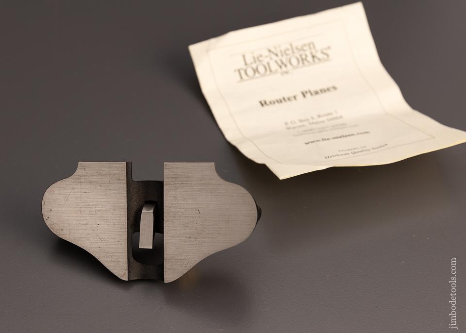 Mint LIE-NIELSEN No. 271 Router Plane with 2 Cutters - 97670