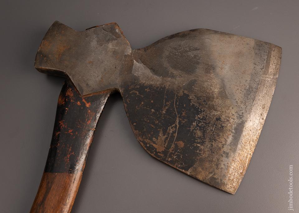Gorgeous L.I. & J. WHITE Axe in Original Paint - 98344