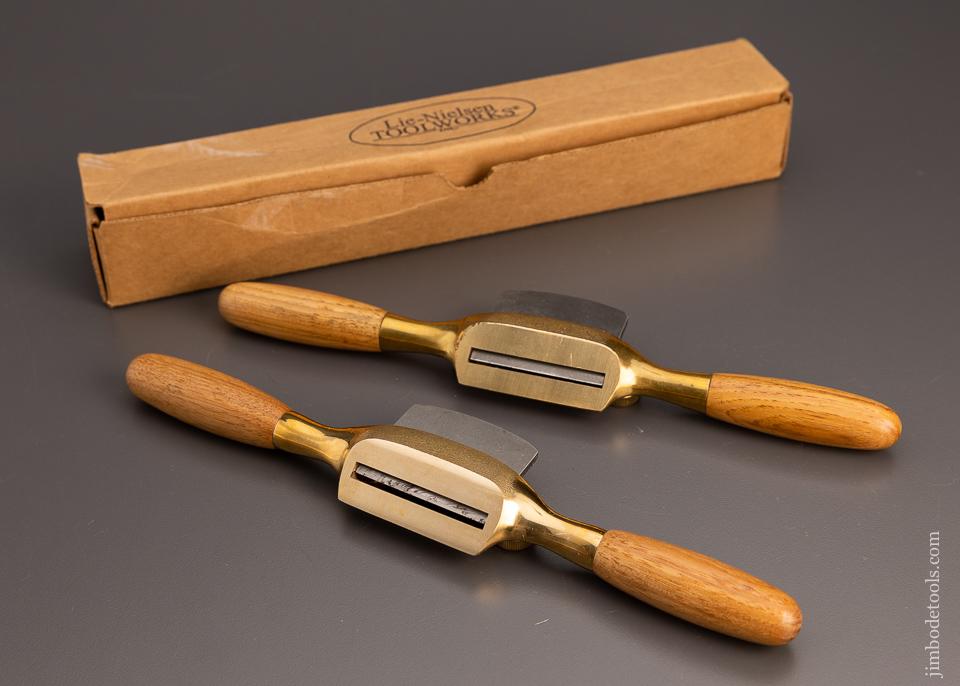 Near Mint Pair of LIE NIELSEN Boggs Style Spoke Shave - 99705
