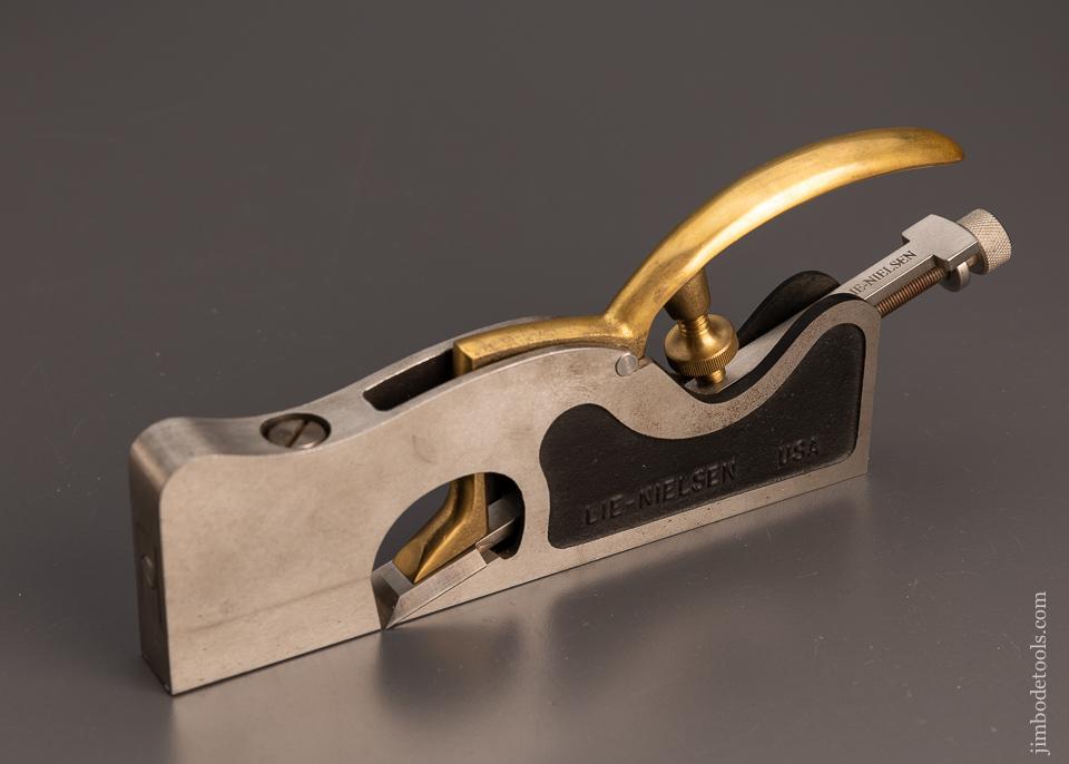 Fine LIE NIELSEN No. 042 Medium Shoulder Plane Out of Stock @ Lie Nielsen - 99827