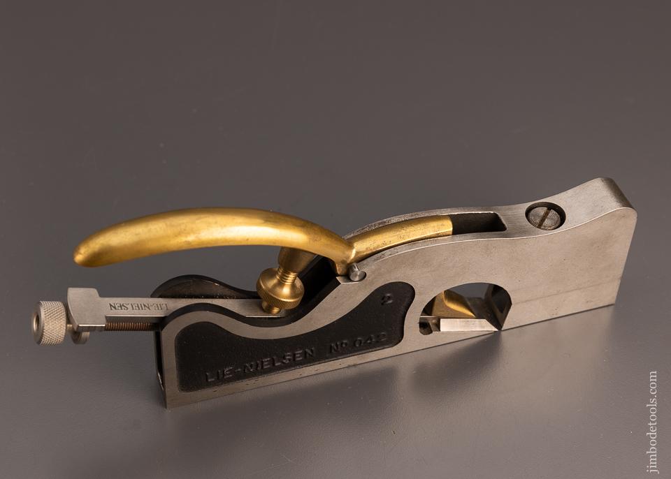 Fine LIE NIELSEN No. 042 Medium Shoulder Plane Out of Stock @ Lie Nielsen - 99827