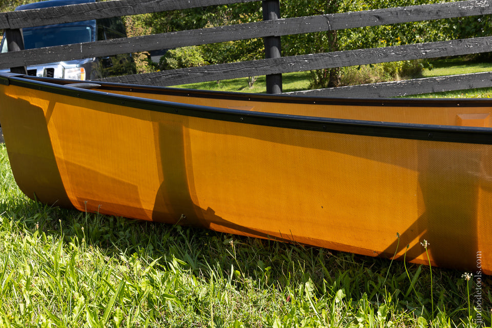 WENONAH SPIRIT II KEVLAR ULTRALIGHT 17 FOOT Canoe - ONLY 42 POUNDS!